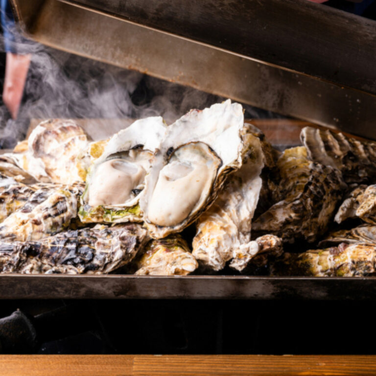 当店名物！蒸し牡蠣食べ放題コース◆4,500円（税込）【全9種】＋1,500円（税込）で飲み放題付に変更可能。